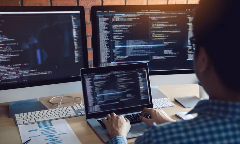 数据科学选型：R与Python如何赋能磐石市网站建设？